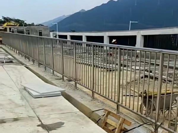 星空电竞·(中国区)官方网站不锈钢防护栏助力肇庆洪智达项目