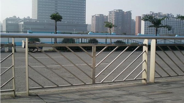 道路不锈钢隔离护栏